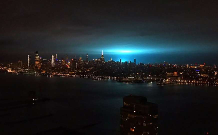 Invazija vanzemaljaca? Ruski hakeri? Šta se desilo na nebu iznad New Yorka?