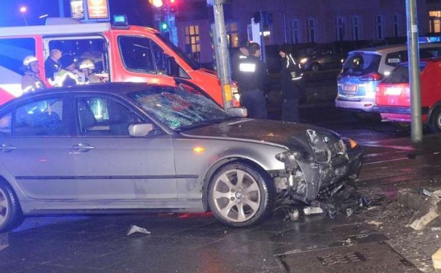 Užas u Berlinu: BMW-om se zabio u prolaznike, više osoba povrijeđeno