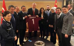 Erdogan na poklon dobio dres FK Sarajeva