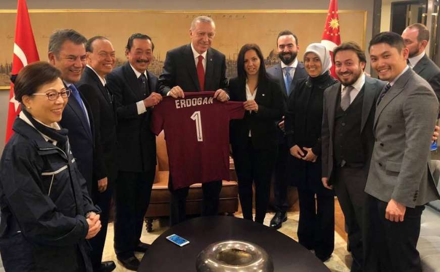 Erdogan na poklon dobio dres FK Sarajeva