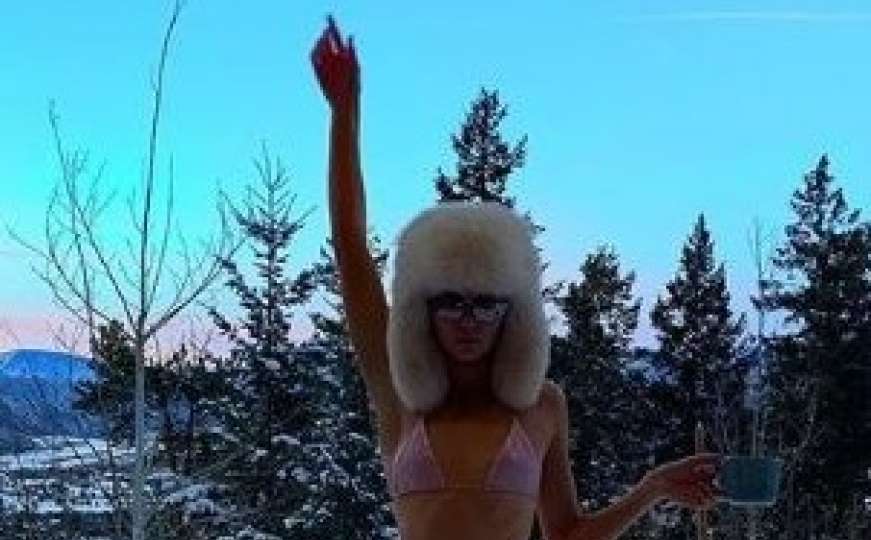Kendall Jenner pozirala gola na snijegu, fanovi joj poručili da je "luda"