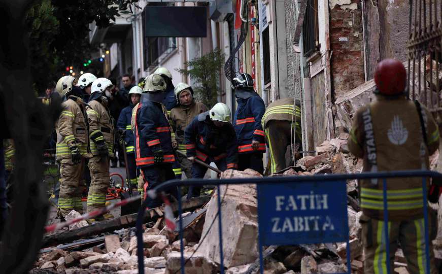 Nesreća u Istanbulu: Srušila se zgrada, do sada izvučena dva tijela