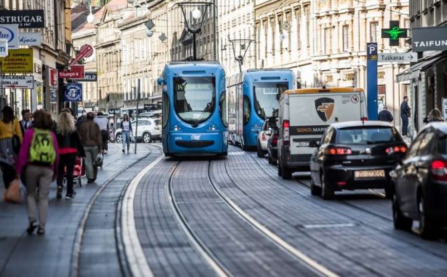 Zagreb se digao zbog sramotnog plakata u tramvaju: Seksistički javni cirkus