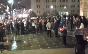 Suzane nije bilo ispred Hrama: Banjalučani i večeras palili svijeće za Davida