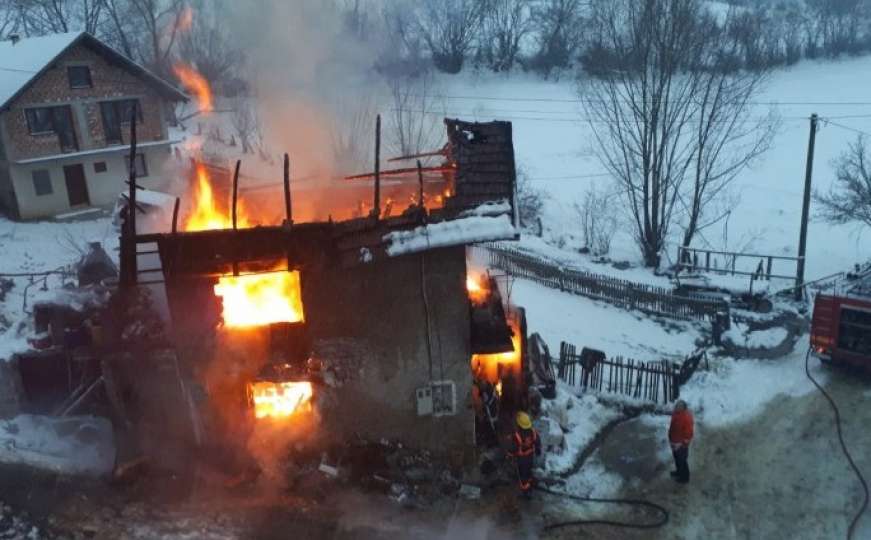 Do temelja izgorjela kuća u Bugojnu: "Sve što smo imali, nestalo je u vatri"