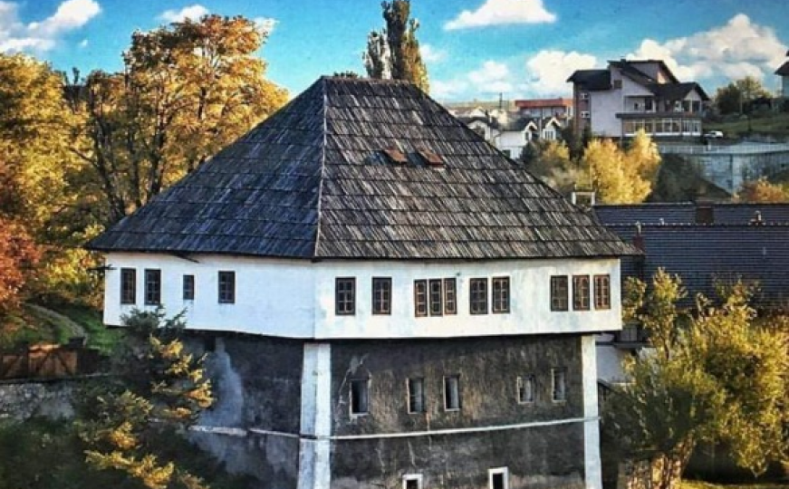 Jedna od najstarijih autohtonih bosanskih kuća prkosno odolijeva zubu vremena