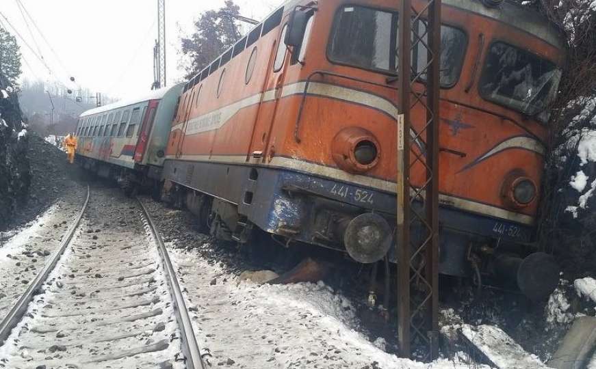 Nova nesreća na bh. pruzi: Voz izletio zbog odrona, ima povrijeđenih