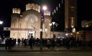 Banjalučani i večeras pred Hramom: U tišini zapalili svijeće za Davida