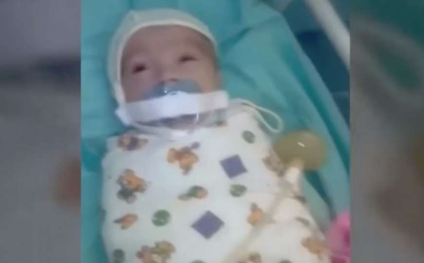 Snimak razljutio sve: Bebi u bolnici zalijepili cuclu ljepljivom trakom