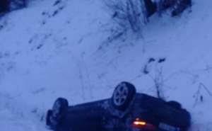 Kod Hadžića: Automobil sletio u kanal, ima povrijeđenih