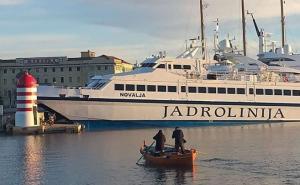 Drama u Zadru: Katamaran udario u obalu, ima i povrijeđenih