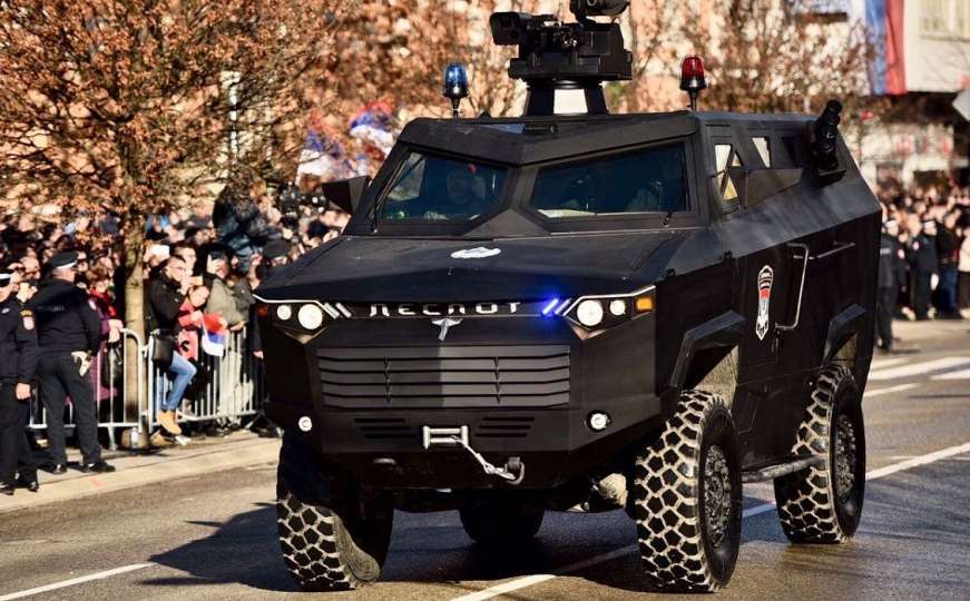 "Despot" u banjalučkom defileu: Predstavljeno oklopno vozilo iz Bratunca