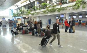 Situacija na Aerodromu Sarajevo bolja nego sinoć, ali i dalje ima otkazanih letova  