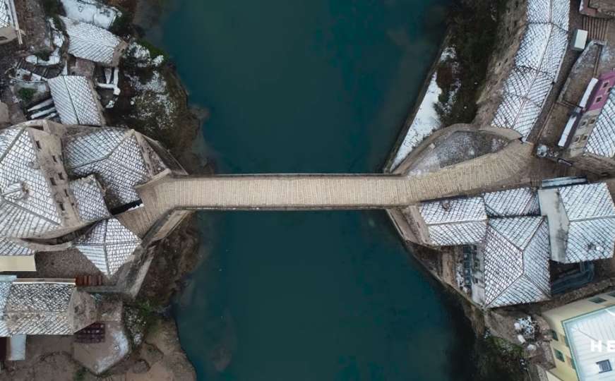 Da sam ptica i da imam krila: Divni Mostar pod snijegom, ukrašen Neretvom