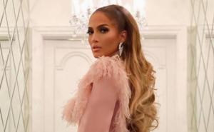 Izgleda kao boginja: J. Lo krasi naslovnu stranicu magazina Harpers bazar