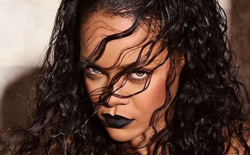 Rihanna golišavim fotografijama predstavila svoju najseksi kolekciju rublja