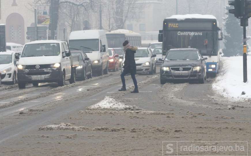 Novi snijeg opet iznenadio: Saobraćajni kolaps u glavnom bh. gradu