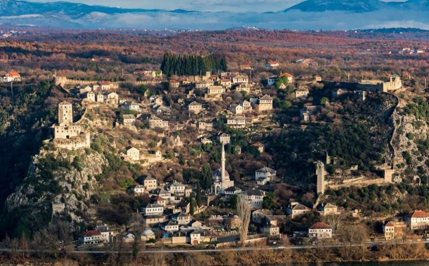 Počitelj iz malo drugačije perspektive: Uživajte u suncem okupanoj Hercegovini
