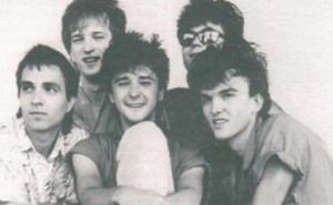 Crvena Jabuka i "Volio bih da si tu, ove noći tako trebaš mi..."