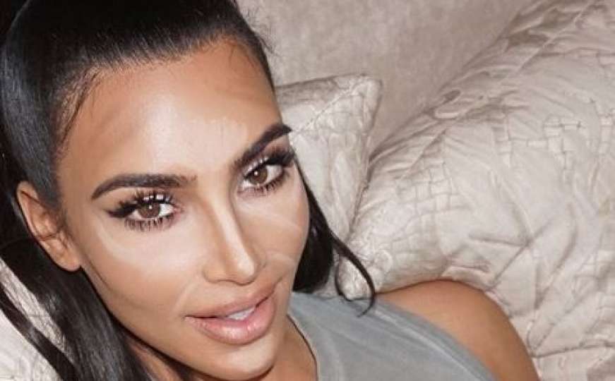 Kim Kardashian pokazala sve u prozirnom čipkastom kombinezonu