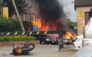 Eksplozije u Najrobiju: Vozila gore na parkiralištu, čuje se pucnjava  
