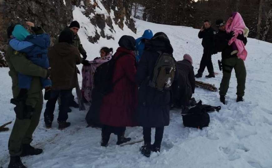 MUP: Na Plješevici spašeno 15 migranata, među kojima šestero djece