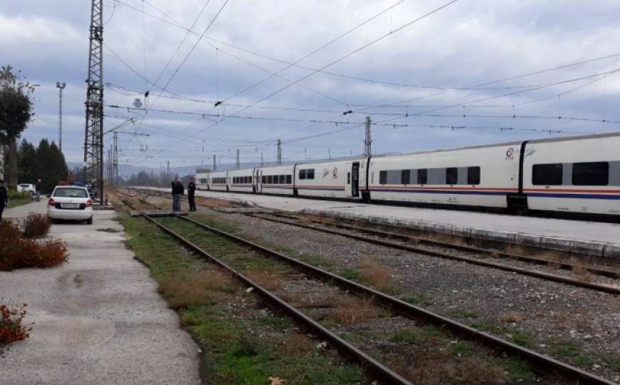 Migranti pokrali putnike te zaustavili voz u Stanarima
