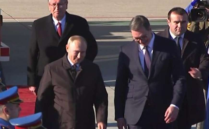 Vladimir Putin stigao u Beograd: Na aerodromu ga dočekao Vučić