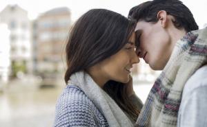 Čak 40 posto žena misle da su prerano izgubile nevinost 