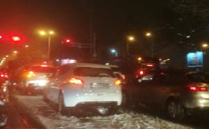 Saobraćajni kolaps u Sarajevu: Nekoliko nesreća i snijeg napravili brojne probleme
