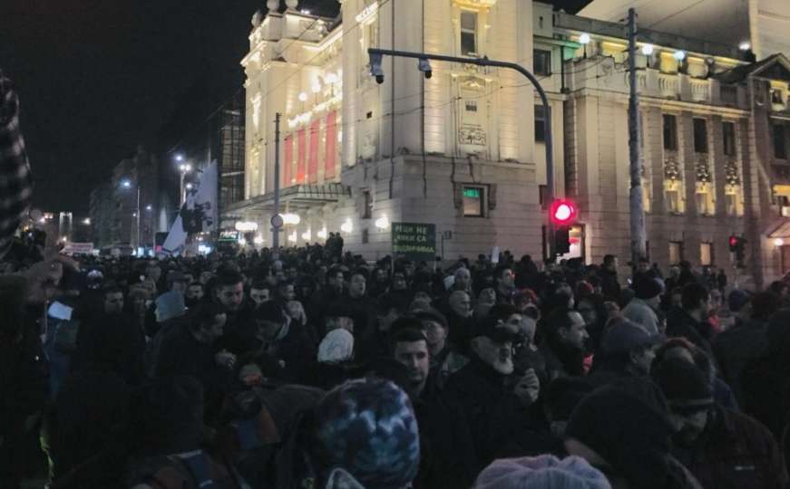 Na protestima u Beogradu: Kojo i Trifunović poručili "Ne gađajte RTS jajima"