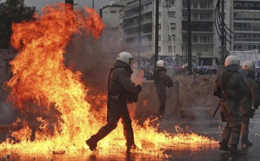 Neredi u Atini zbog novog imena Makedonije, povrijeđeno devet policajaca