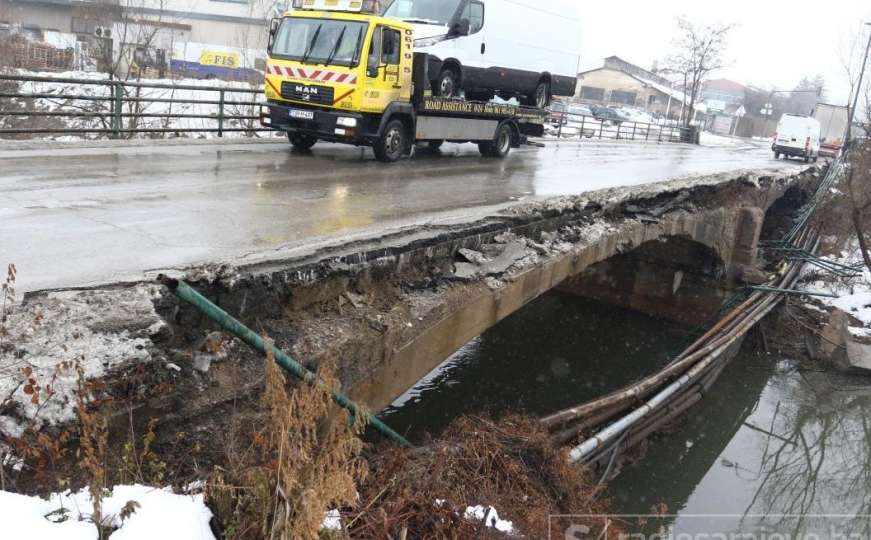 Srušio se dio mosta u Sarajevu, evo šta kažu u Direkciji za puteve