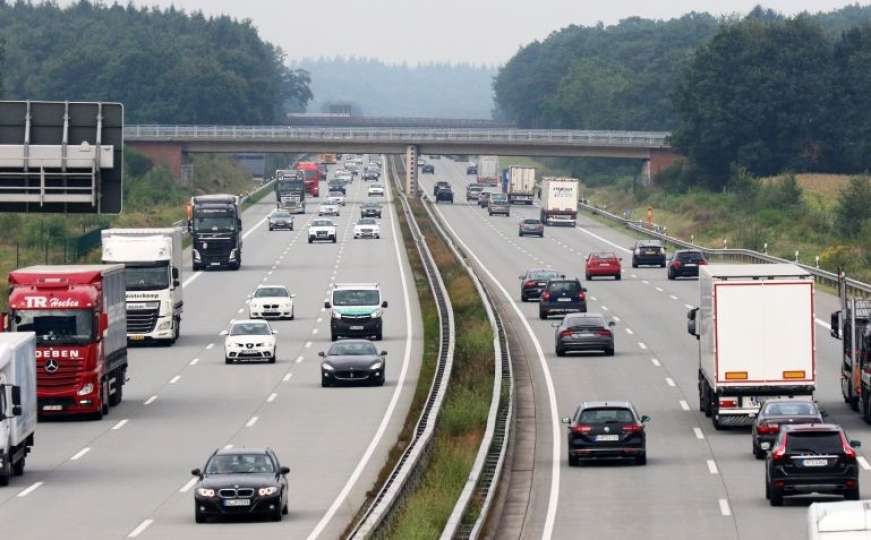 Njemačka želi ograničiti maksimalnu brzinu na autoputevima na 130 km/h