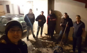 Bravo: Četiri momka na Izačiću sinoć očistili 20 dvorišta svojih komšija