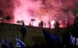 Atina: Demonstranti zapalili američku i NATO zastavu, policija odgovorila suzavcem