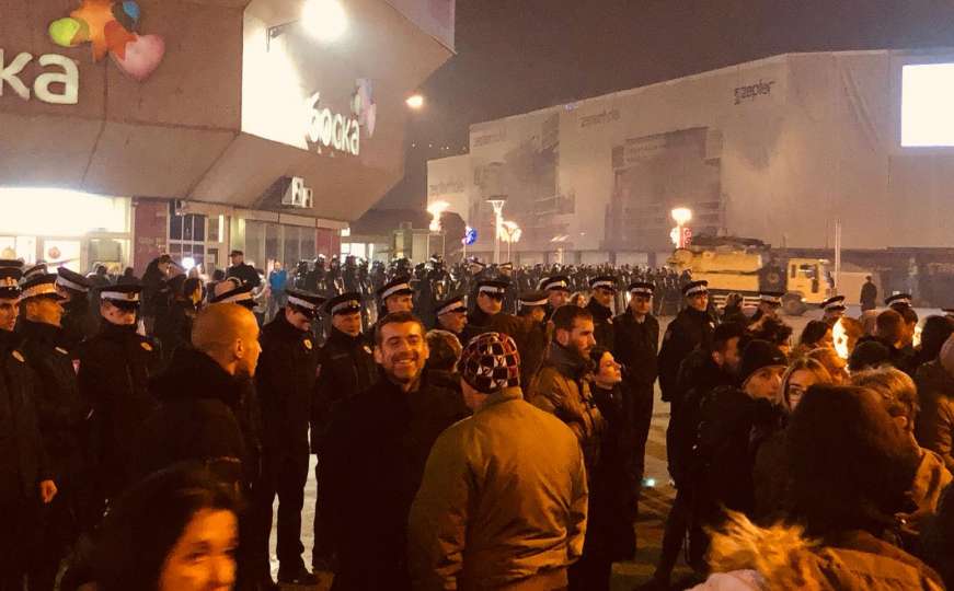 Duplo zbog maski: Hiljade maraka kazni i zatvor za članove grupe Pravda za Davida