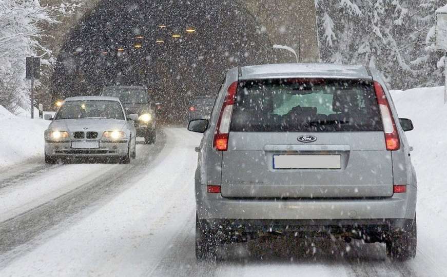 Snijeg i led na cestama: Gdje je saobraćaj potpuno obustavljen, a gdje su zabrane