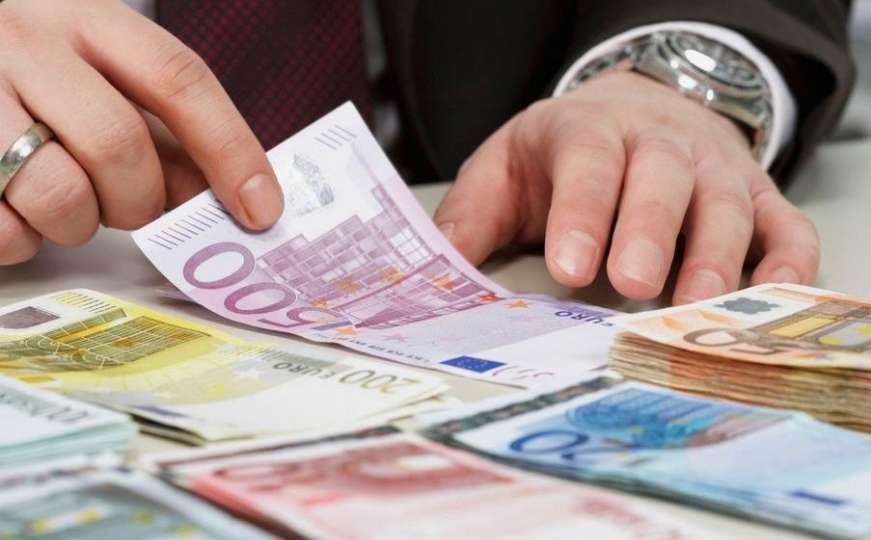 Crnogorci objavili koliko imaju milionera i koji ima najviše novca na računu