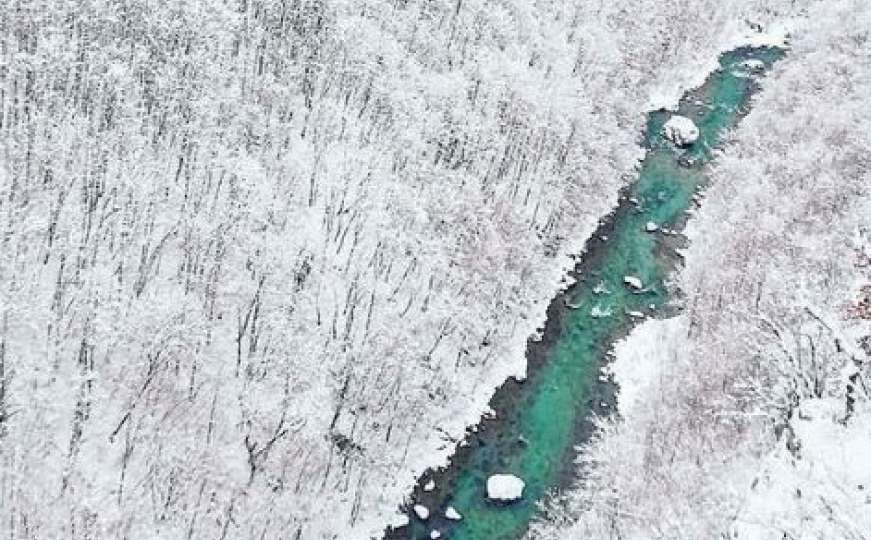 Prizor koji ostavlja bez daha: Magična boja rijeke Tare ukrašena sniježnom idilom