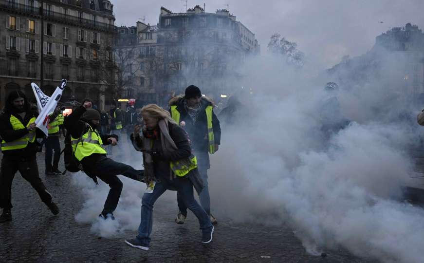 Žuti prsluci: 22.000 ljudi širom Francuske na ulicama iskazalo nezadovoljstvo
