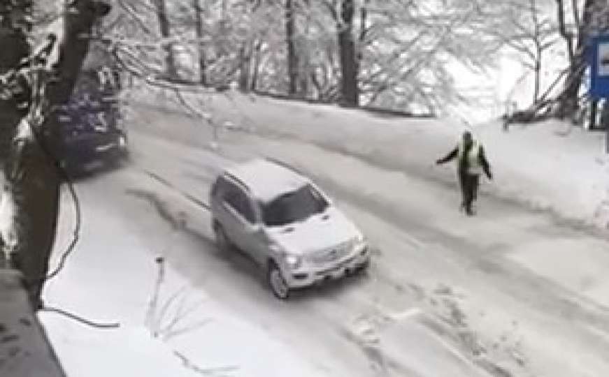 Kada kamion ne može po snijegu, Mercedes ga izvlači