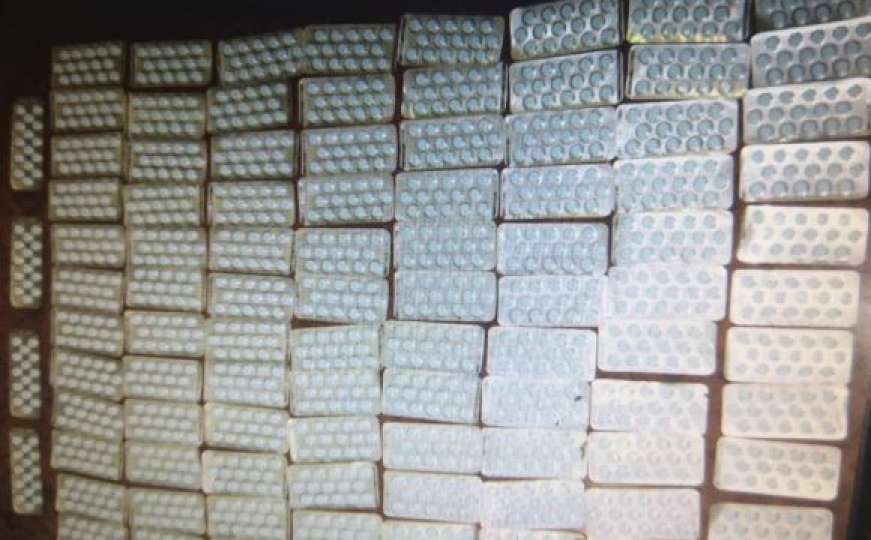 Na graničnom prelazu Gradiška zaplijenjeno 1.500 tableta apaurina