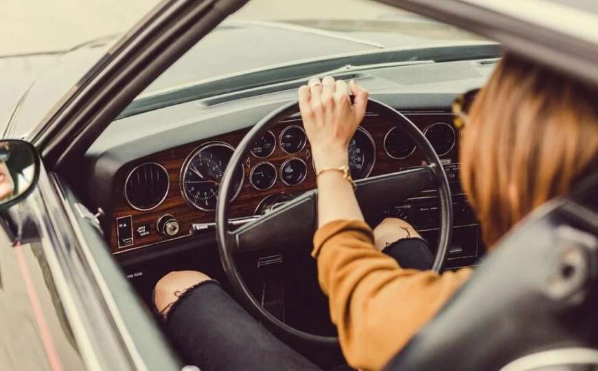 Novo istraživanje potvrdilo: Žene su i službeno bolji vozači od muškaraca