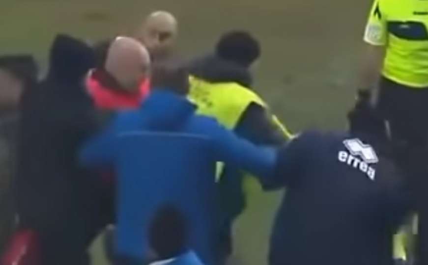 I Zidane bi se postidio: Italijanski trener Favarini nokautirao protivničkog trenera