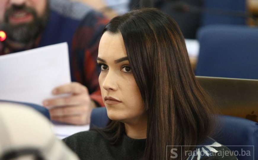Arijana Memić počela borbu za Pravdu kao zastupnica: Niz pitanja za Hitnu pomoć