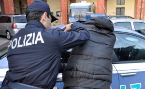 Pijani Bosanac pretukao suprugu, pa prijetio njenoj porodici i napao policajce