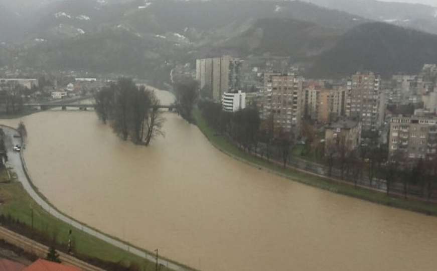 Poplave u BiH: Kod Zenice potopljeno 20, a u Hadžićima 30 kuća