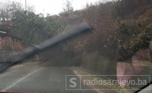 Nevrijeme napravilo haos u BiH: Veliki odron kod Konjica, gužva na saobraćajnici 