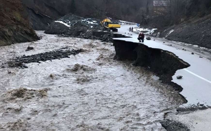 Katastrofalne posljedice poplave kod Zenice: Put za Bistričak potpuno uništen